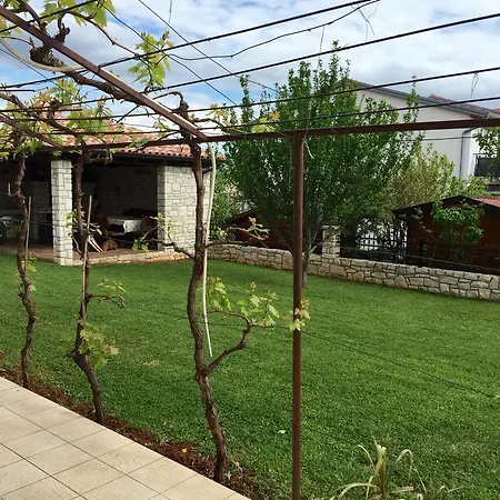 Emi Novigrad Apartment