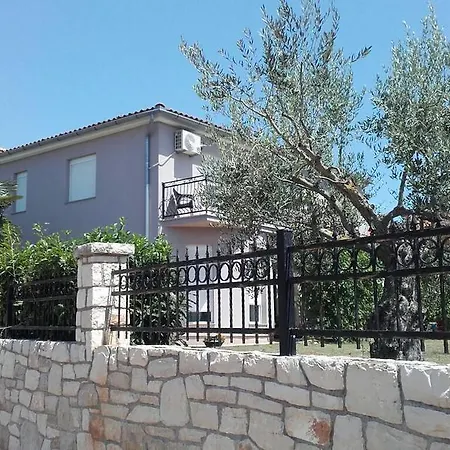 Emi Novigrad Apartment