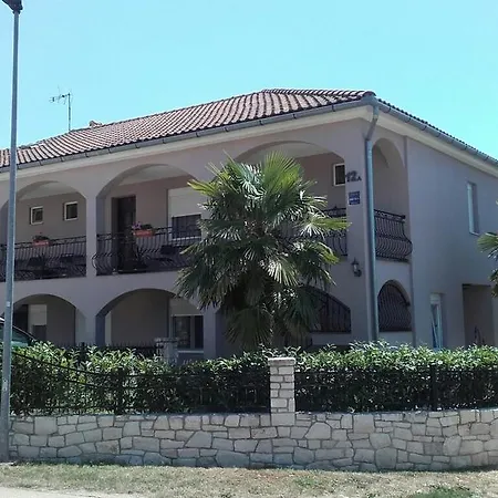 Emi Novigrad Apartment *